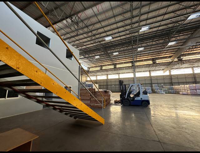 5,860M² WAREHOUSE TO LET IN GOSFORTH PARK